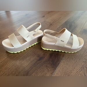 Reef Women's Cream and Yellow Sandals